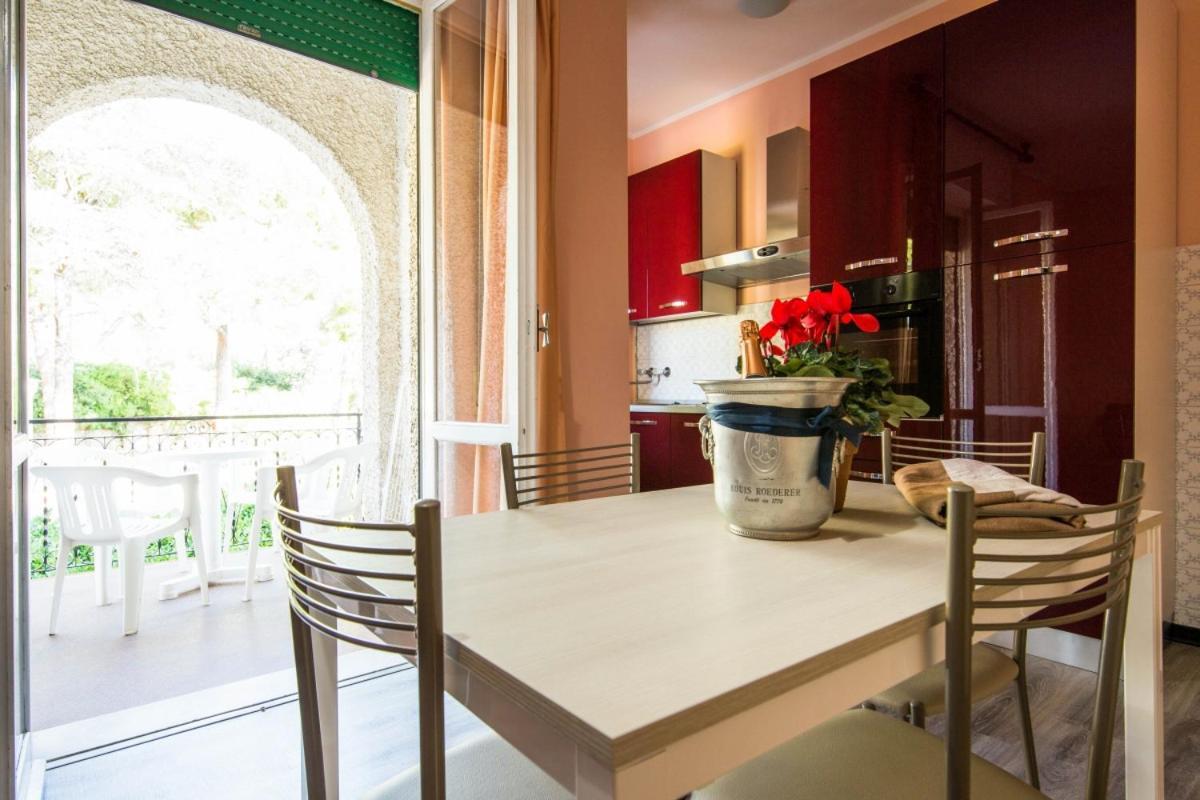 Residence Riviera Mare Pietra Ligure Eksteriør billede