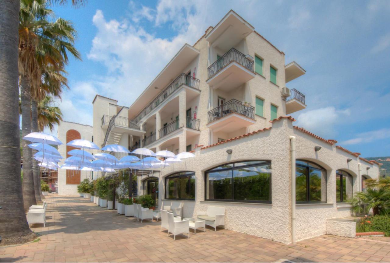 Residence Riviera Mare Pietra Ligure Eksteriør billede